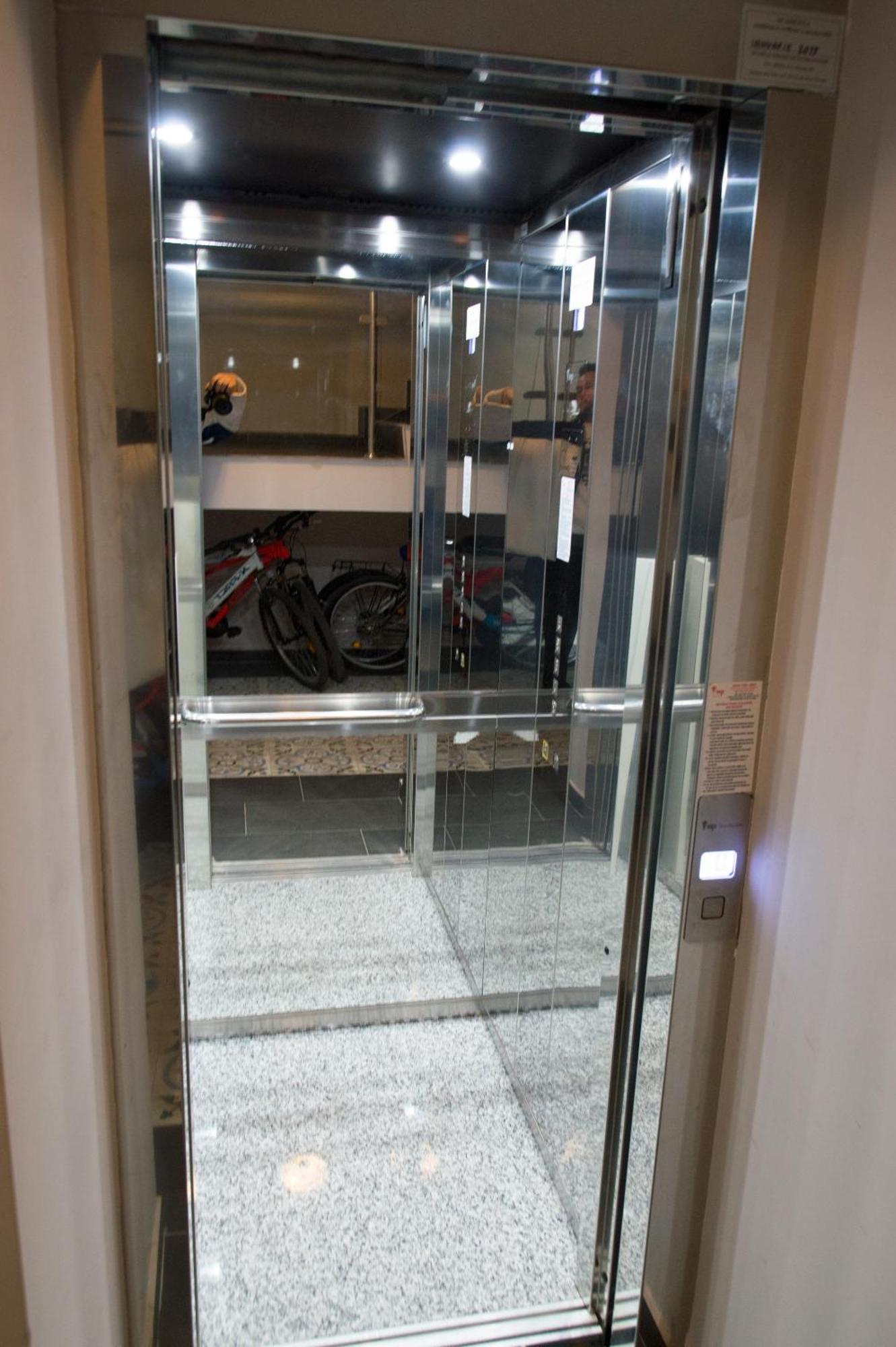 Airport Residence - 5 Mins From Airport Otopeni Exterior photo